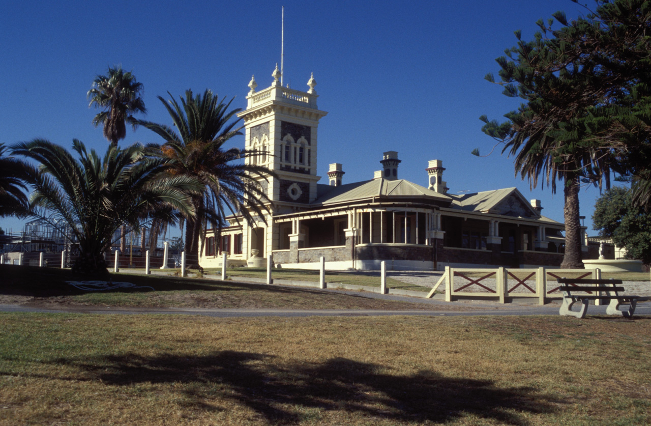 Glenelg-Esplanade-002