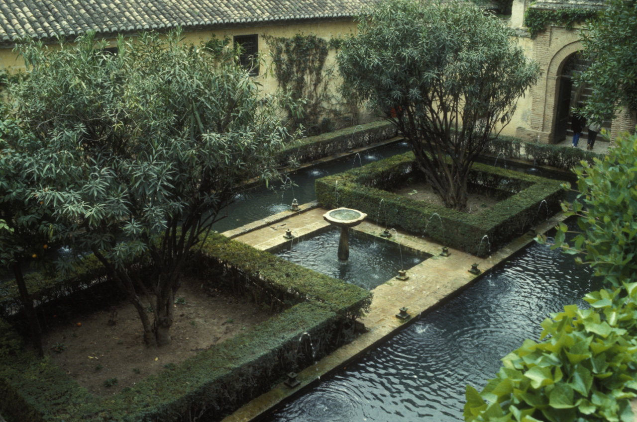 Alhambra-di-Granada-001